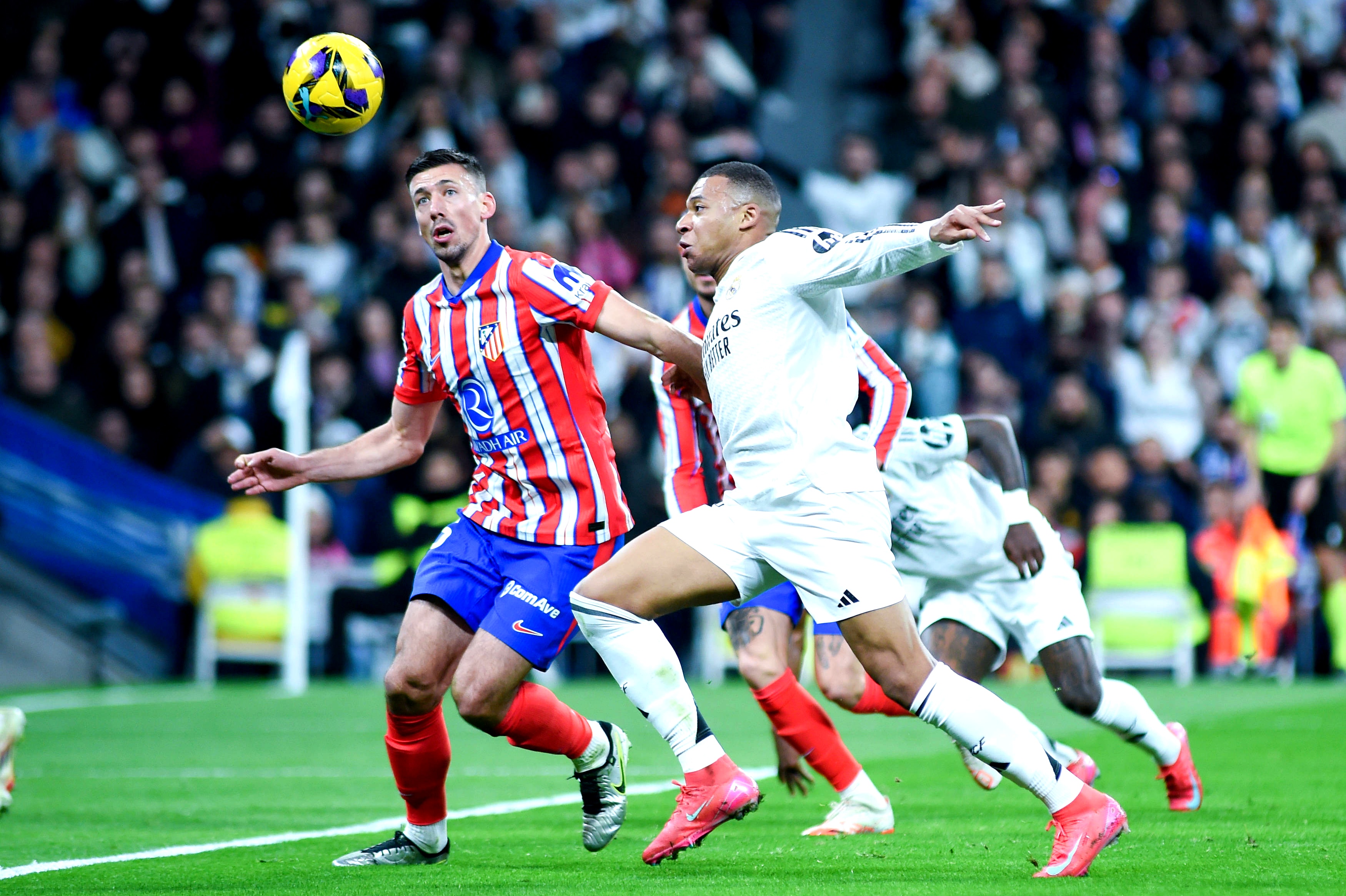 包含皇家马德里官方宣布球队换帅决定，球迷担忧的词条