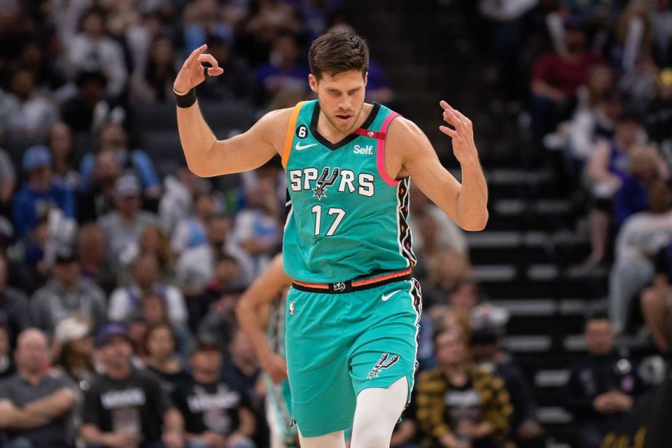 爱游戏网页版入口-巫师凭借贝尔坚持追分力克马刺，球队士气高涨冲向季后赛的简单介绍