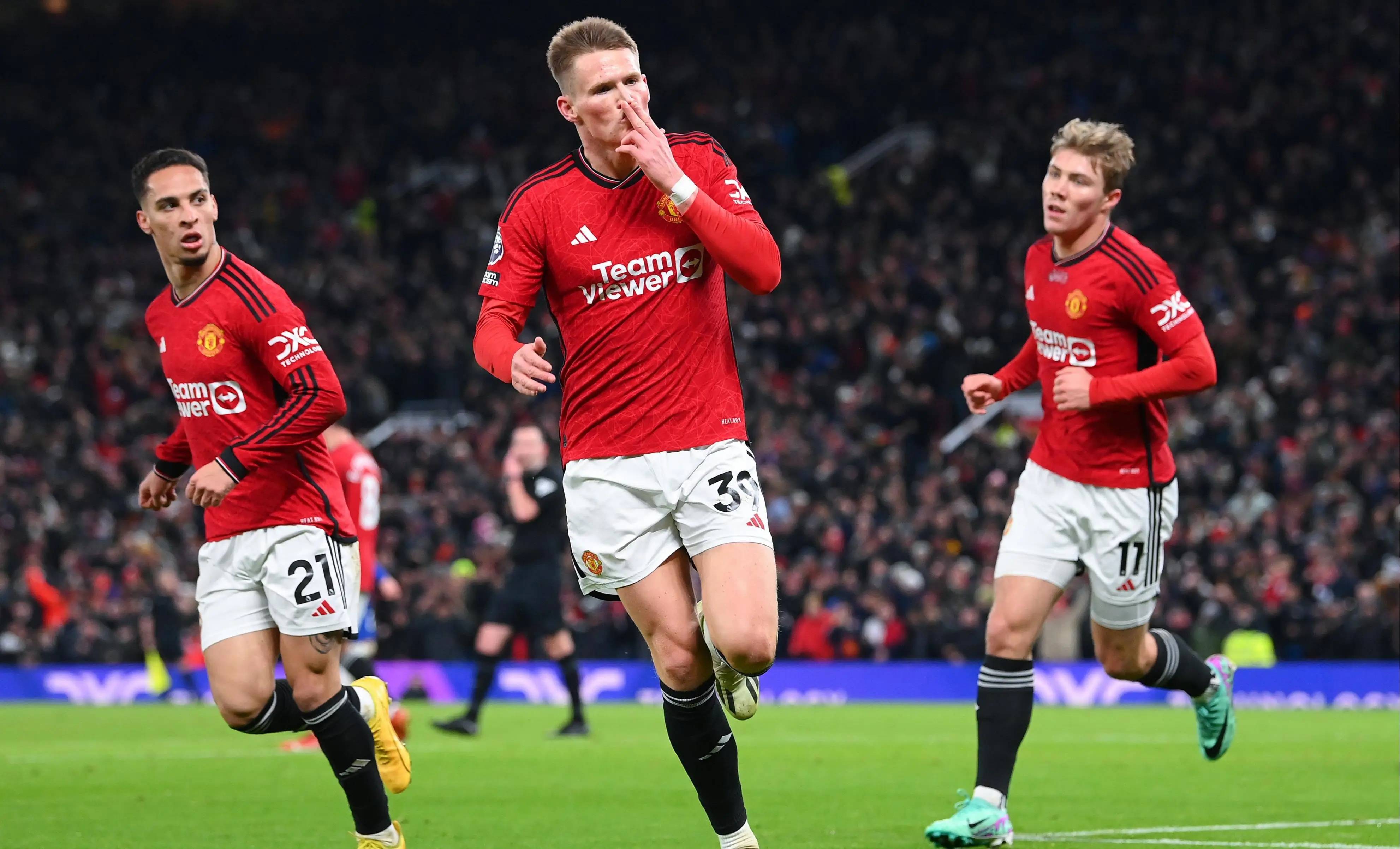 雷纳托登陆曼联,红魔中场再添一员强将的简单介绍 雷纳托登陆曼联,红魔中场再添一员强将的简单介绍