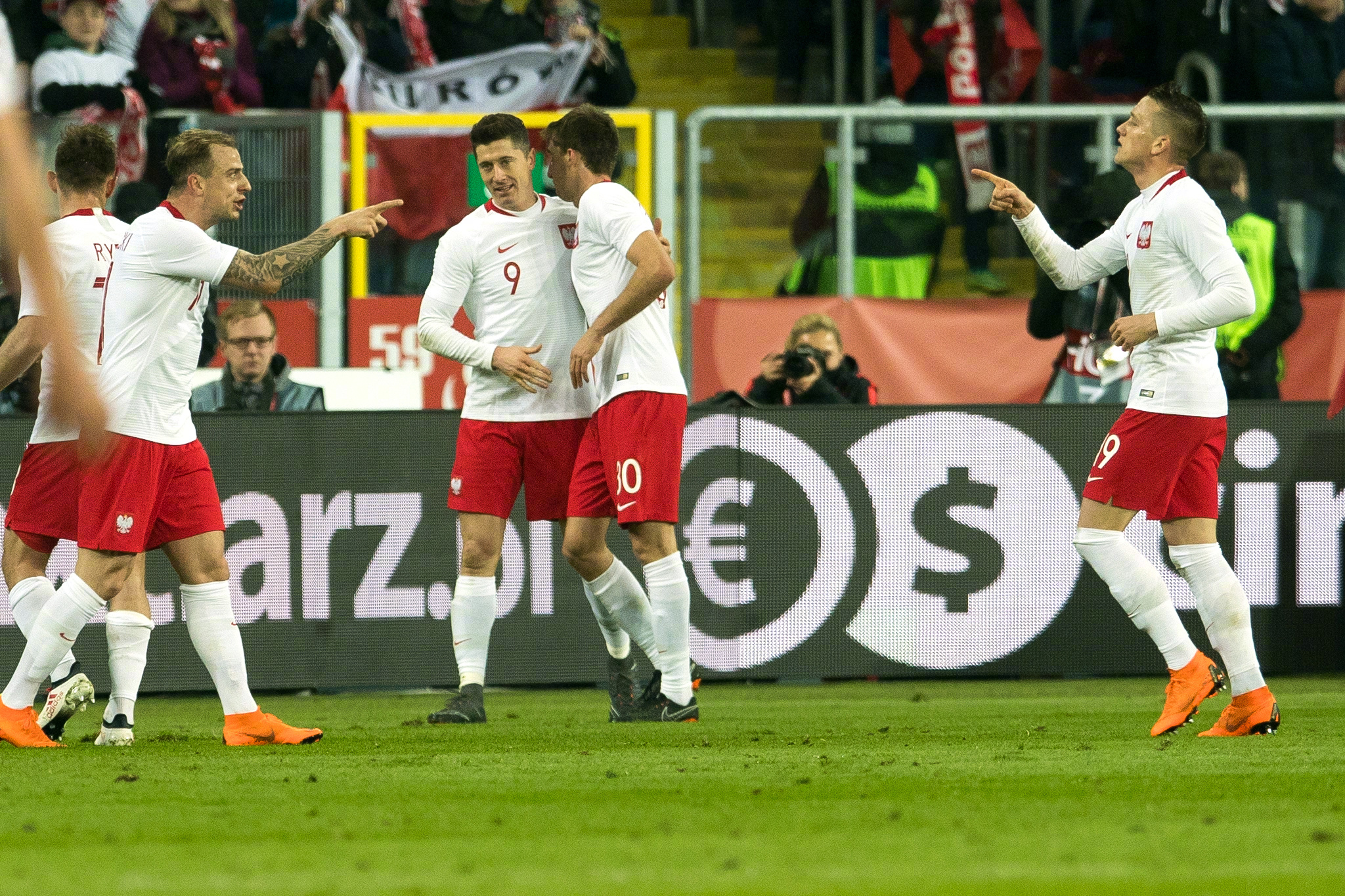 瓦伦西亚球员集体发挥出色,取得重要胜利的简单介绍 瓦伦西亚球员集体发挥出色,取得重要胜利的简单介绍