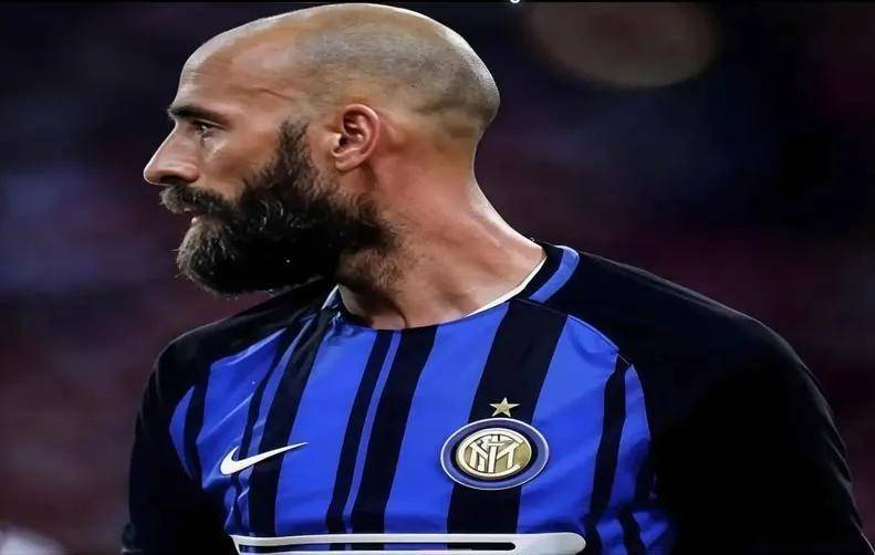 爱游戏在线-米兰德比：AC米兰客场不敌国米，遭遇失败的简单介绍