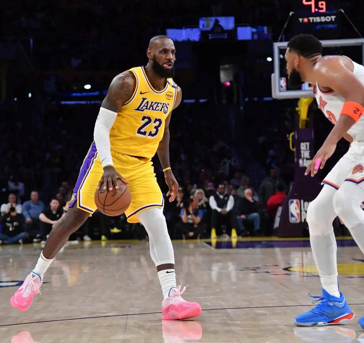 包含勇士队大胜湖人，继续保持不败纪录的词条