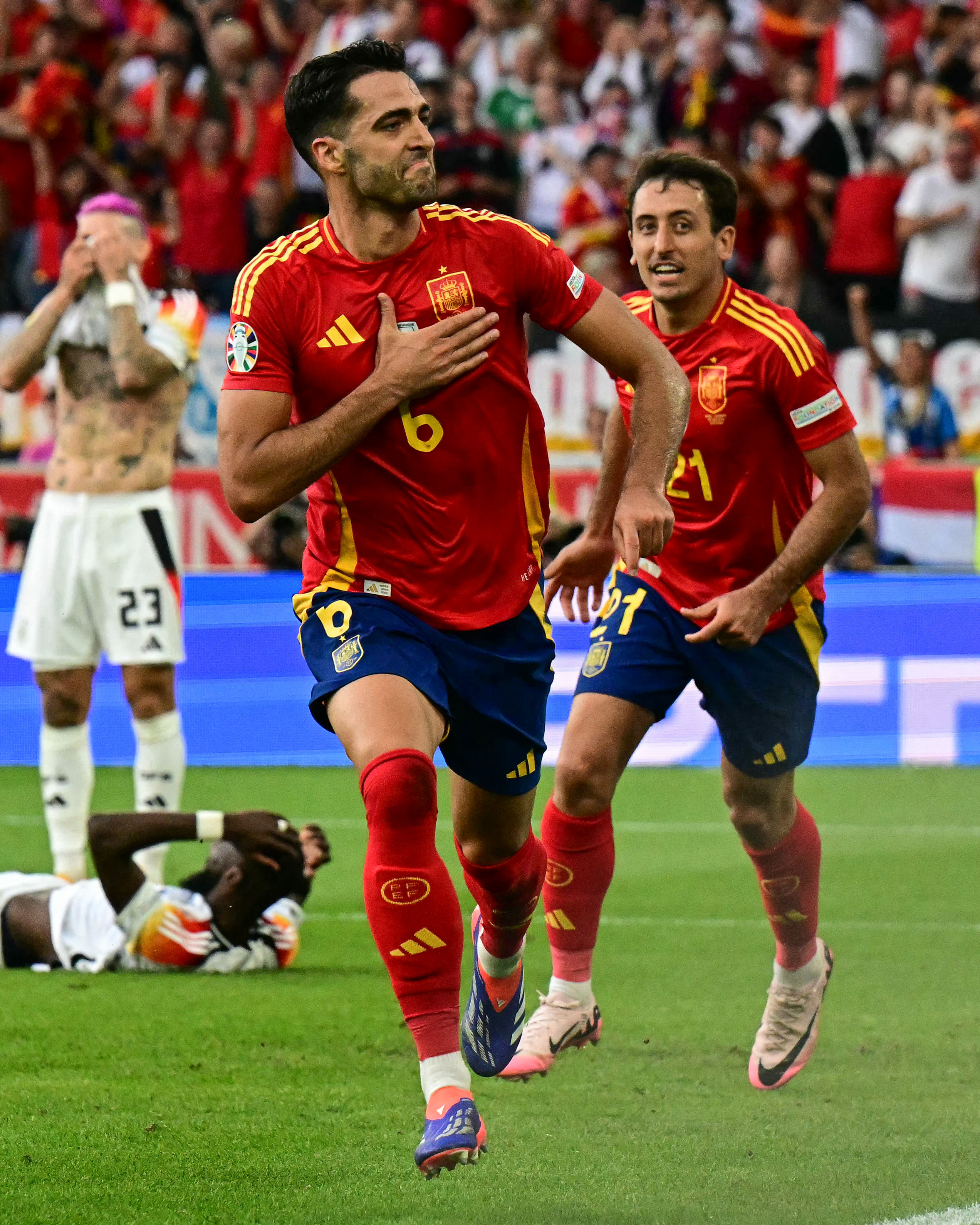 爱游戏入口-西班牙自行车选手突围赛场，晋级半决赛