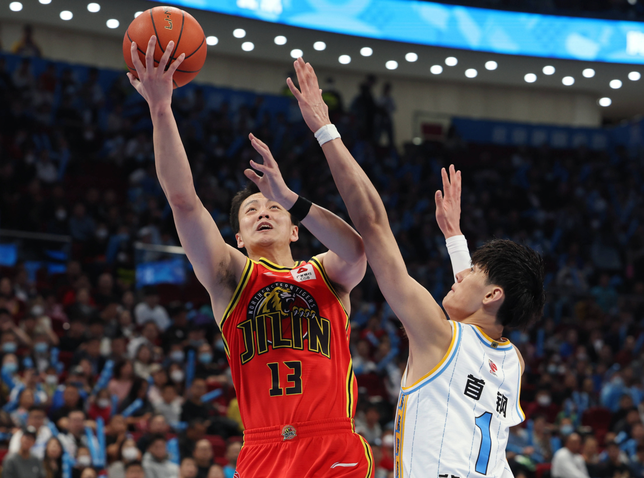 爱游戏官网入口-关于紧要关头，球员们振臂高呼助球队反超的信息