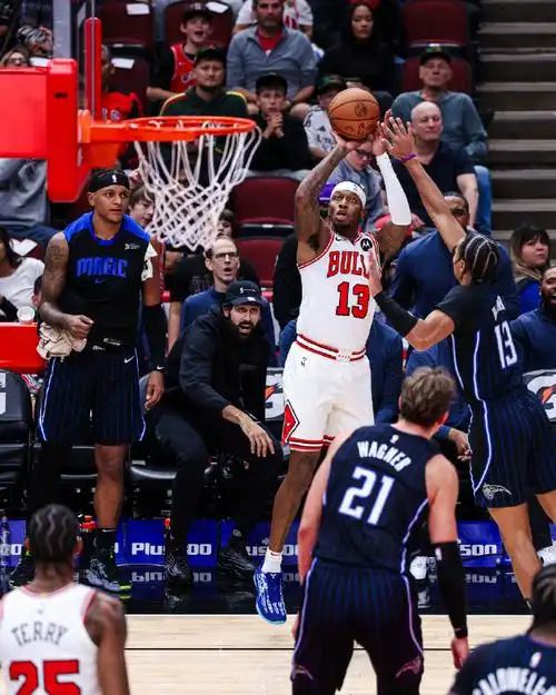 公牛队险胜猛龙，全员表现出色