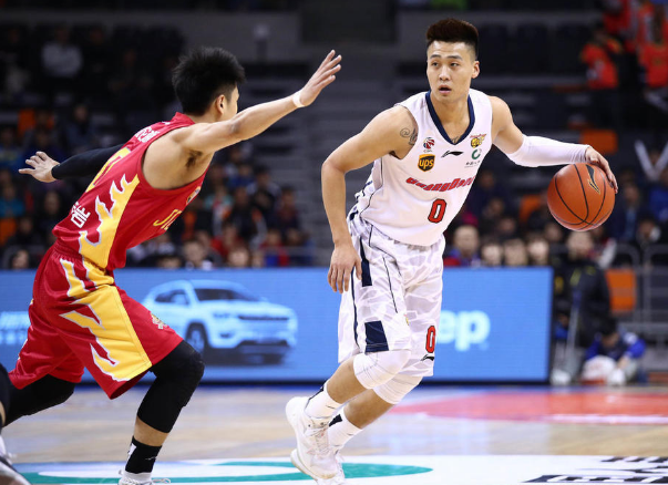 冠军殊荣在比赛中悬念重重,精彩迭出的简单介绍 冠军殊荣在比赛中悬念重重,精彩迭出的简单介绍