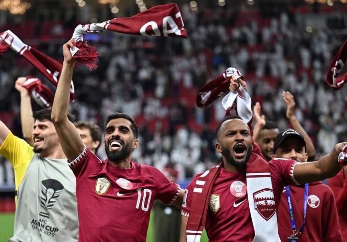 阿联酋队主场大胜，士气高涨