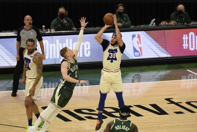 爱游戏官方登录入口-猫队球星拼尽全力，带队取得胜利的简单介绍