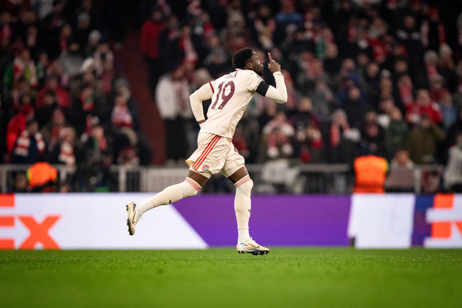 爱游戏网页版-巴黎客场胜拜仁，小组头名一锤定音的简单介绍