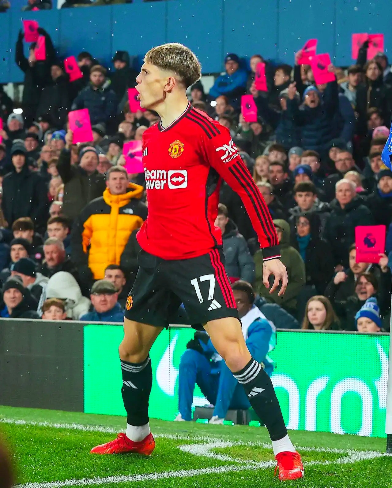 爱游戏中国官网-曼联惊艳复仇，力挫老对手取胜