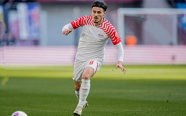 包含莱比锡客场逆转门兴，德甲争冠形势白热化的词条