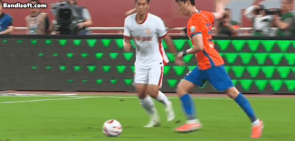 包含亚泰主场险胜泰达，豪取关键三分的词条