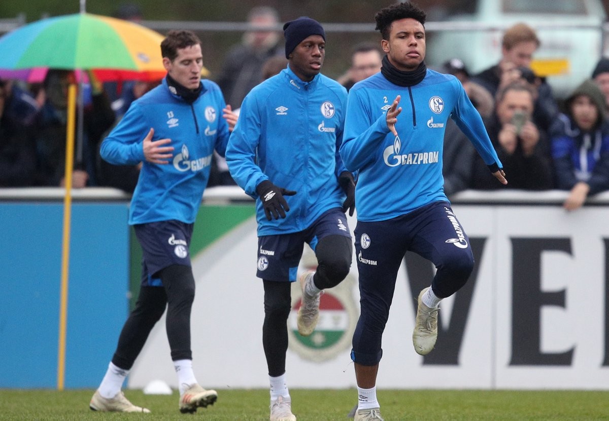 沙尔克客场告负，战绩徘徊在中游位置的简单介绍