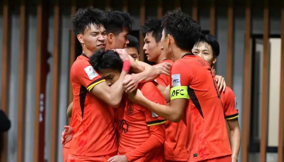 强队对战在中国国内足球赛场上上演激烈比拼的简单介绍 强队对战在中国国内足球赛场上上演激烈比拼的简单介绍