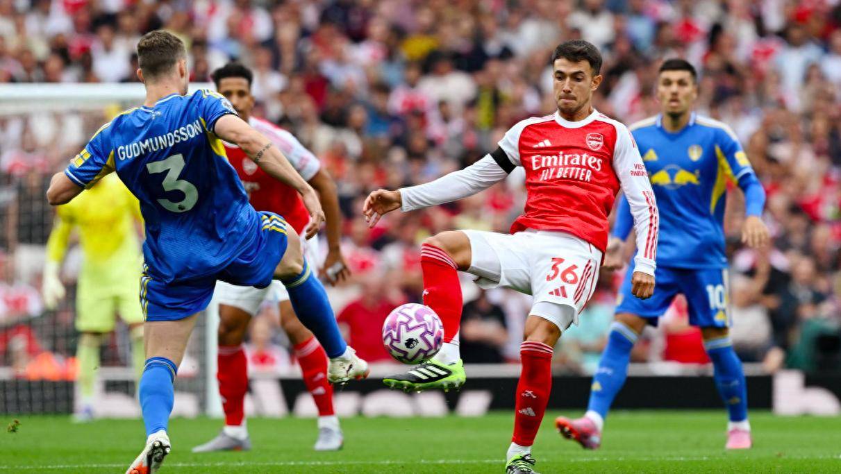 阿森纳在比赛中遭遇不利局面