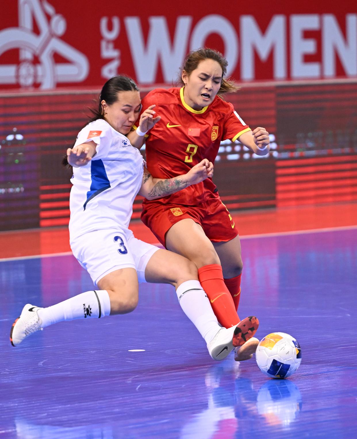 关于表现抢眼：女足球队压倒性优势取胜的信息