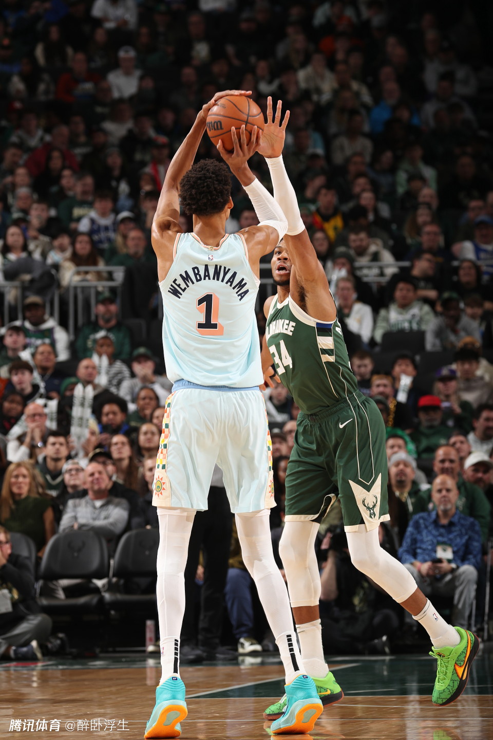 爱游戏登录-雄鹿轻取马刺，主场全队出色发挥