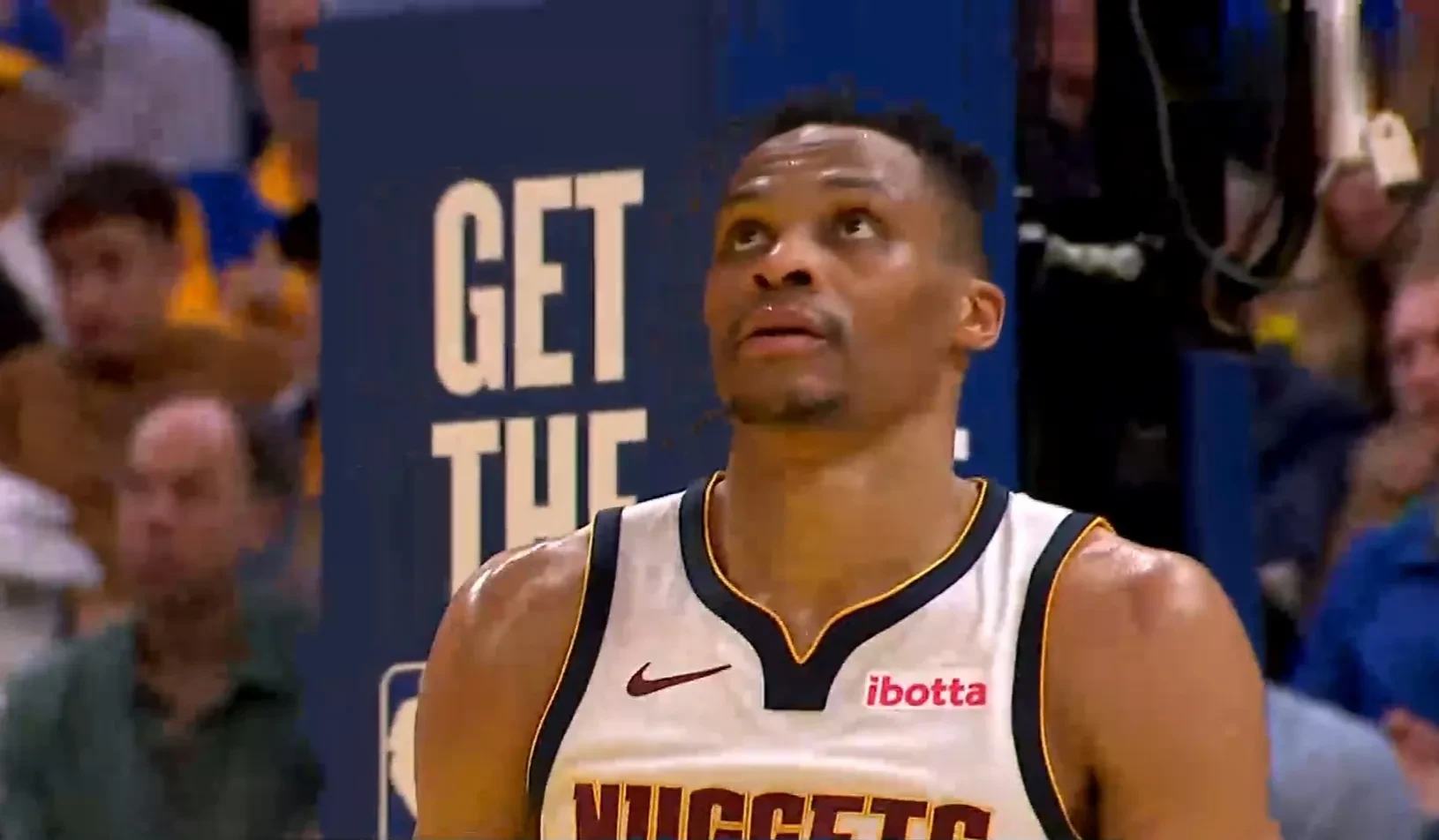 爱游戏在线登录-关于勇士遭灰熊横扫，康利22分9助攻的信息